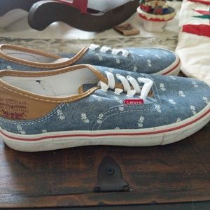 Levi's tennis shoes